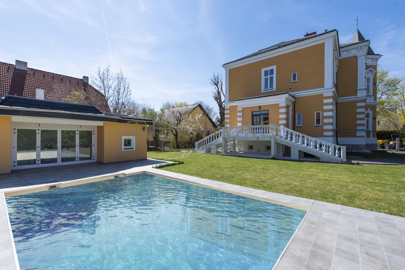 Thomas Immobilien- Jugendstil Villa mit Pool und Poolhaus