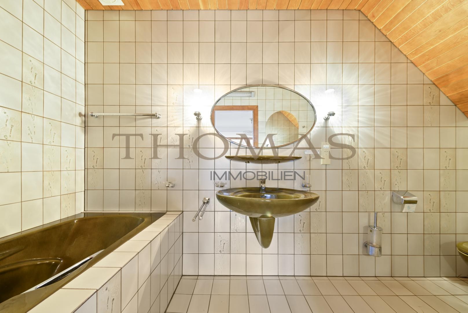 Thomas Immobilien- Einzigartige Villa in Baden mit Pool